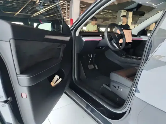 Tesla Model Y — Фото автомобиля 12