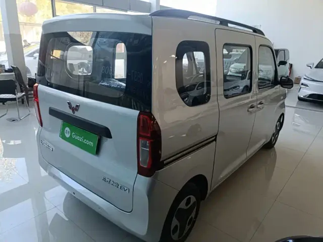 Wuling Zhiguang NEV — Фото автомобиля 6