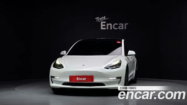 Tesla Model 3 — Фото автомобиля 3
