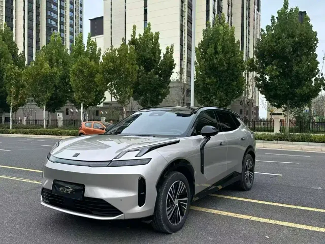 Фотография автомобиля — Lynk & Co 08 EM-P