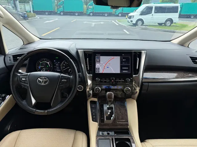 Toyota Alphard — Фото автомобиля 13