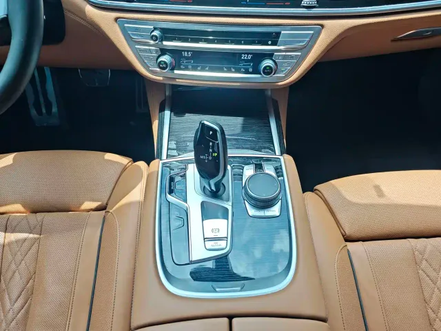 BMW 7 Series — Фото автомобиля 23