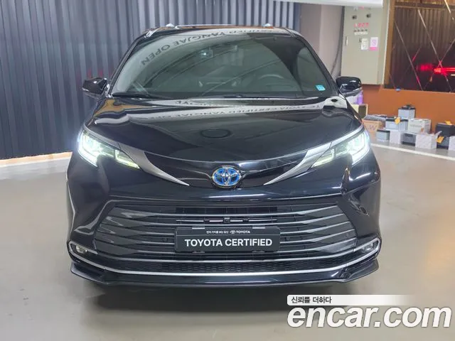 Toyota Sienna — Фото автомобиля 3