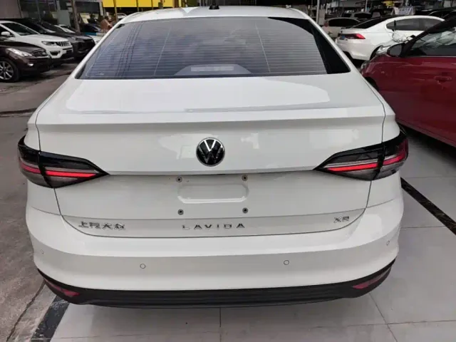 Volkswagen Lavida — Фото автомобиля 5