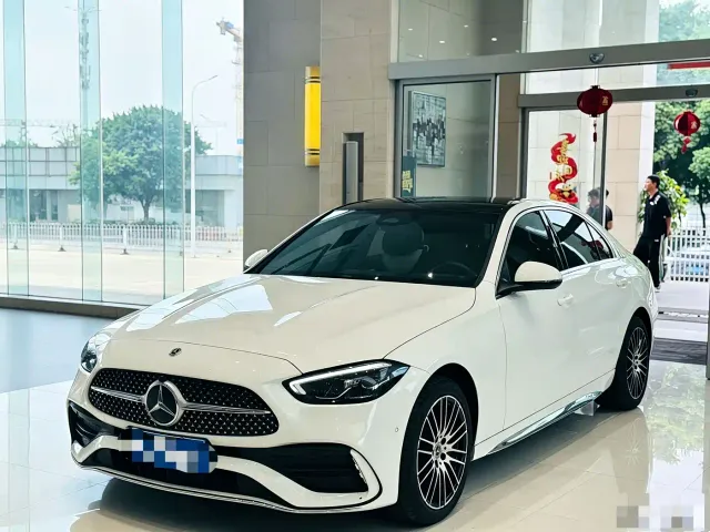 Фотография автомобиля — Mercedes-Benz C-Class