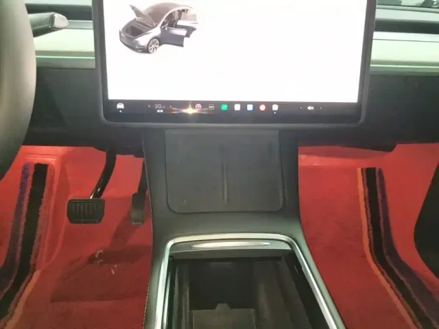Tesla Model Y — Фото автомобиля 12