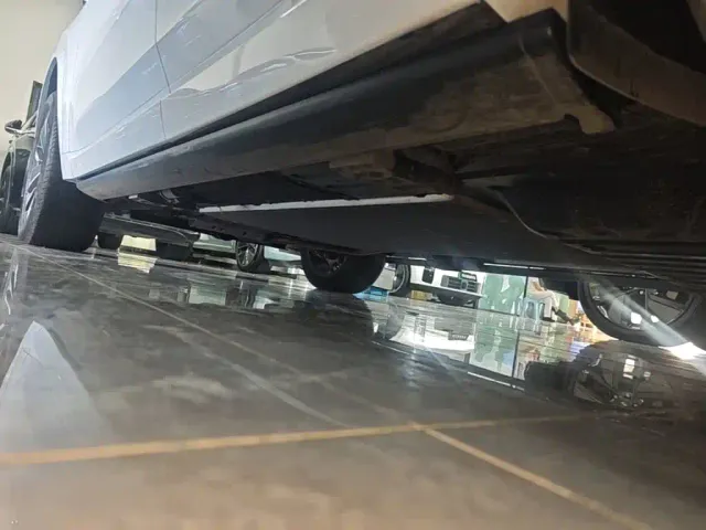 Li Auto L8 — Фото автомобиля 21