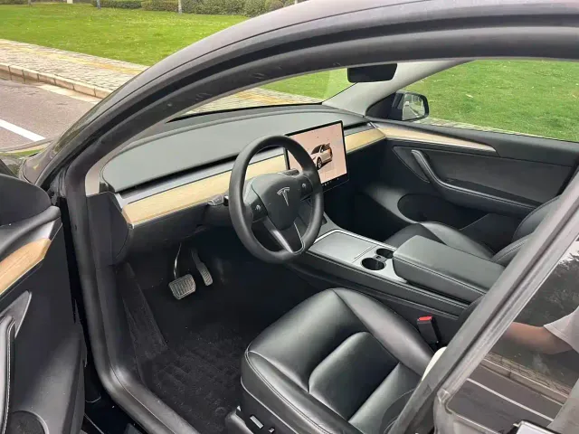 Tesla Model Y — Фото автомобиля 8