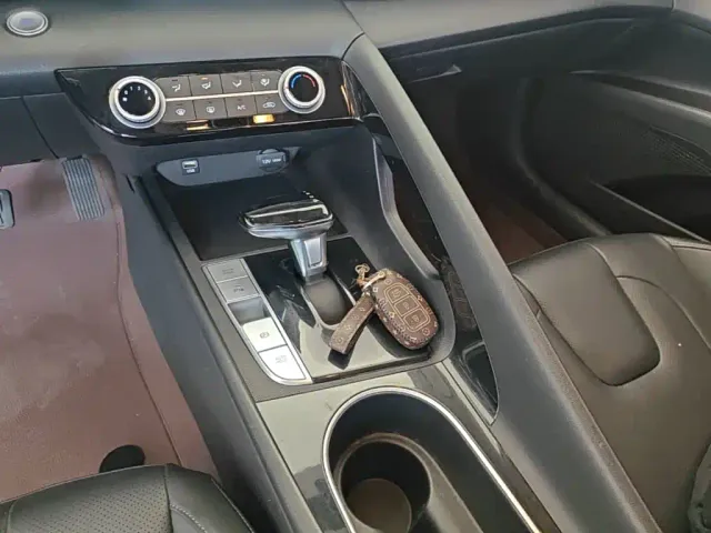 Hyundai Elantra — Фото автомобиля 9