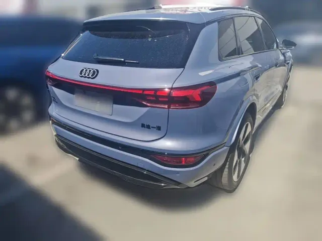 Audi Q6L e-tron — Фото автомобиля 9