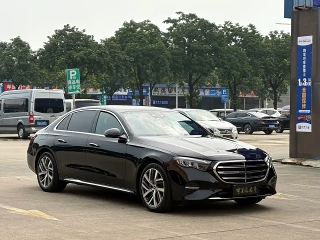 Mercedes-Benz E-Class — Фото автомобиля 3