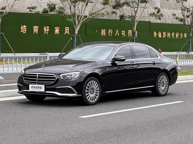 Фотография автомобиля — Mercedes-Benz E-Class
