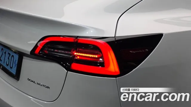 Tesla Model 3 — Фото автомобиля 8