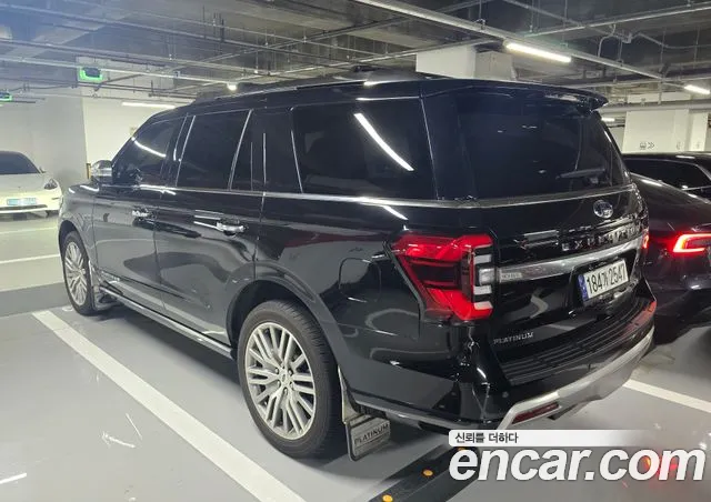 Ford Expedition — Фото автомобиля 4