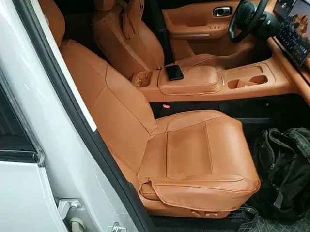 Leapmotor C10 — Фото автомобиля 24
