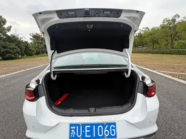 Geely Emgrand L — Фото автомобиля 11