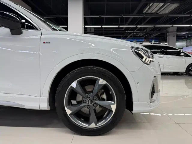 Audi Q3 — Фото автомобиля 6