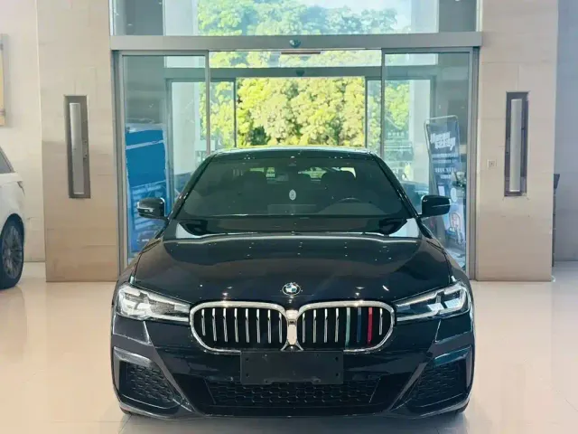 BMW 5 Series — Фото автомобиля 2