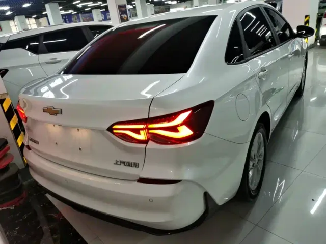 Chevrolet Monza — Фото автомобиля 5