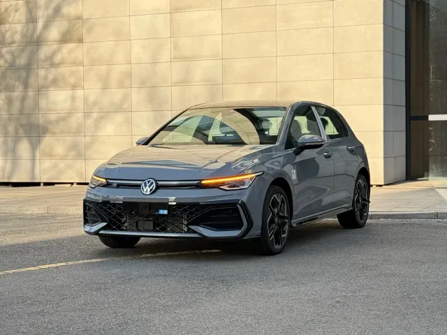 Фотография автомобиля — Volkswagen Golf