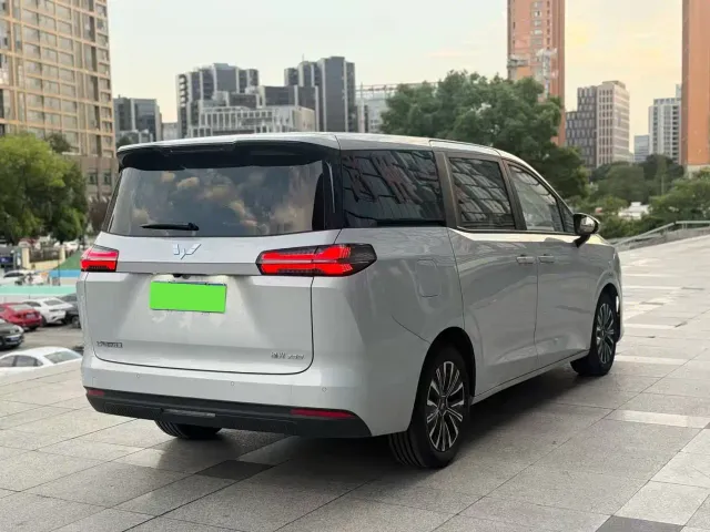 Wuling Starlight 730 — Фото автомобиля 9