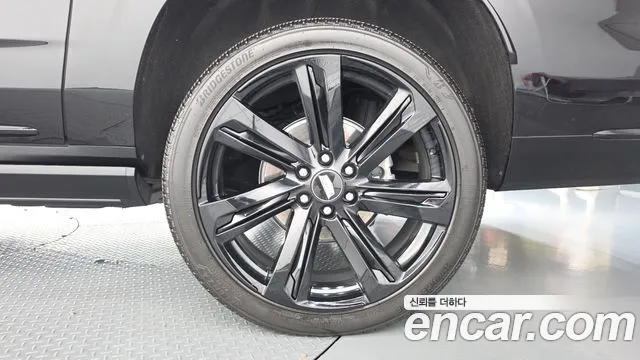 Cadillac Escalade — Фото автомобиля 6