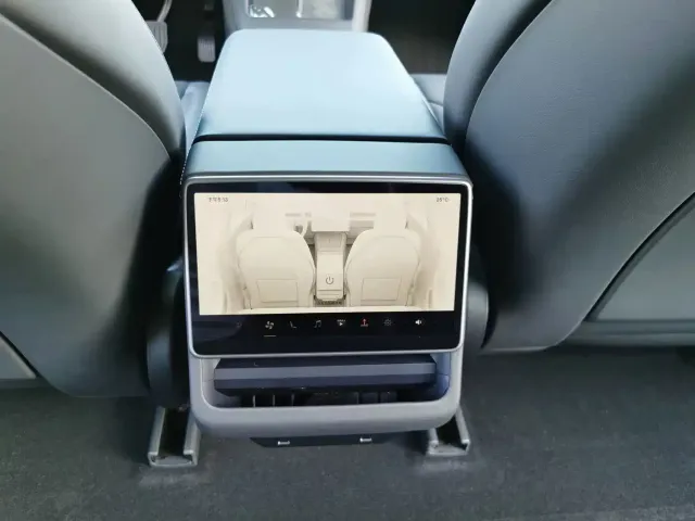 Tesla Model 3 — Фото автомобиля 13