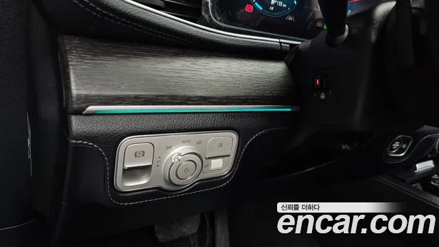 Mercedes-Benz GLE-Class — Фото автомобиля 30