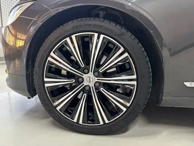 Volvo S90 — Фото автомобиля 10