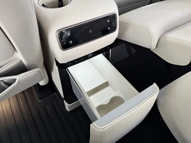 Li Auto i8 — Фото автомобиля 8