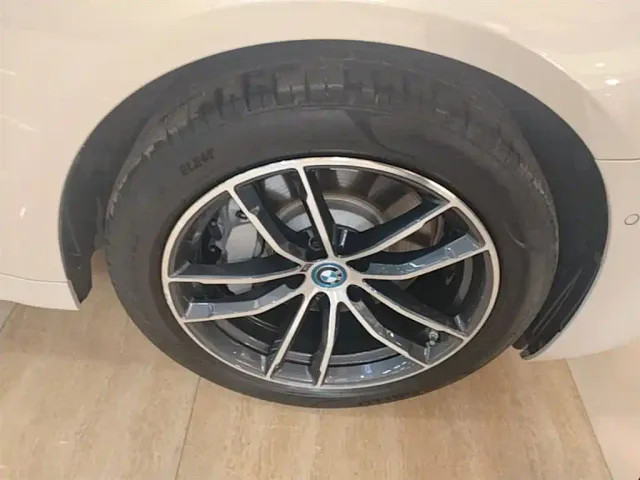 BMW 5 Series — Фото автомобиля 22