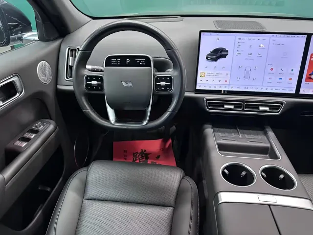 Li Auto L7 — Фото автомобиля 10