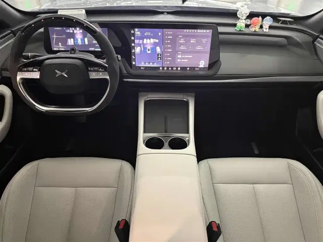 Xpeng P7 — Фото автомобиля 8