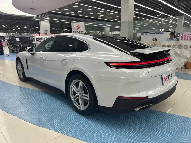 Porsche Panamera — Фото автомобиля 24