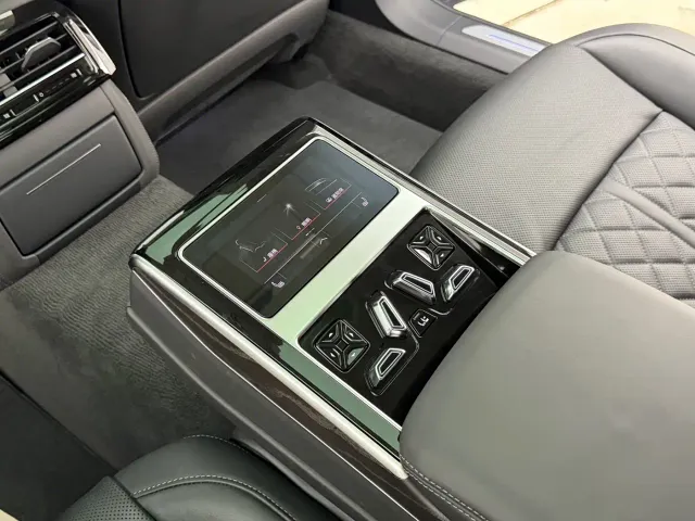 Audi A8 — Фото автомобиля 22