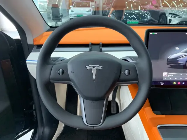 Tesla Model Y — Фото автомобиля 15