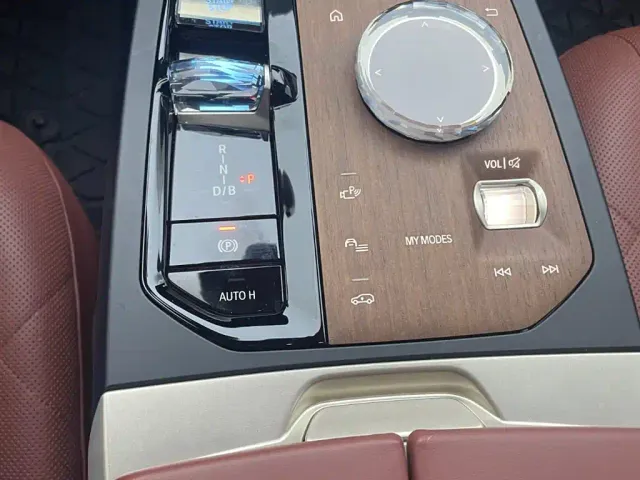BMW iX M60 — Фото автомобиля 11
