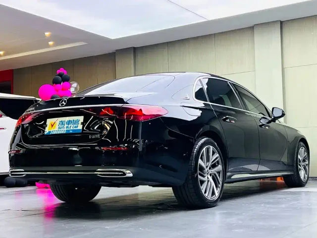Mercedes-Benz E-Class — Фото автомобиля 4
