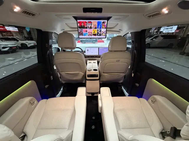 Li Auto MEGA — Фото автомобиля 10