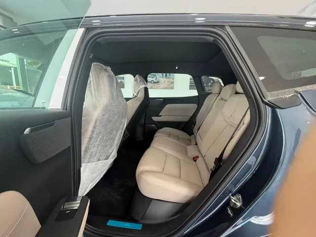 Volvo XC70 Plug-in Hybrid — Фото автомобиля 13