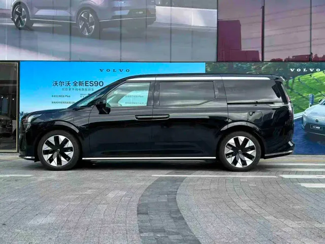 Volvo Volvo EM90 2025 Ultra Six-Seater — Фото автомобиля 4