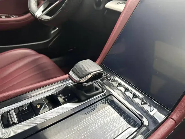 Hongqi H5 — Фото автомобиля 7
