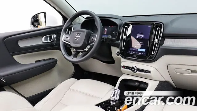 Volvo XC40 — Фото автомобиля 16