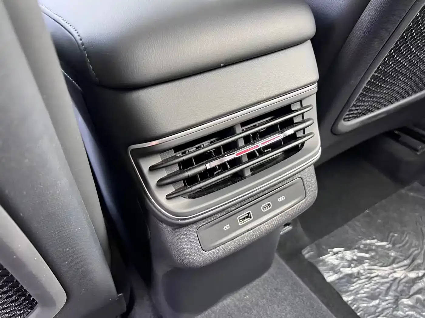 Hongqi Hongqi HS3 PHEV 2024 PHEV 115km Power Edition — Фото автомобиля 19