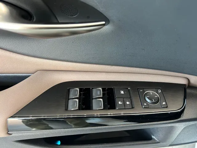 Lexus ES — Фото автомобиля 26