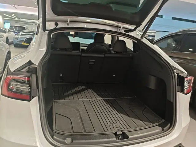 Tesla Model Y — Фото автомобиля 18