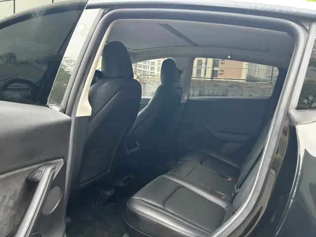 Tesla Model Y — Фото автомобиля 8