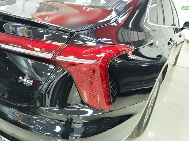 Hongqi H5 — Фото автомобиля 7
