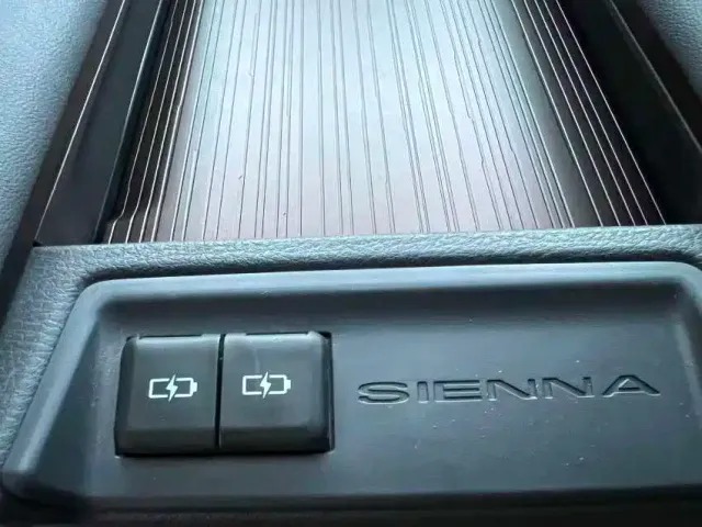 Toyota Sienna — Фото автомобиля 15