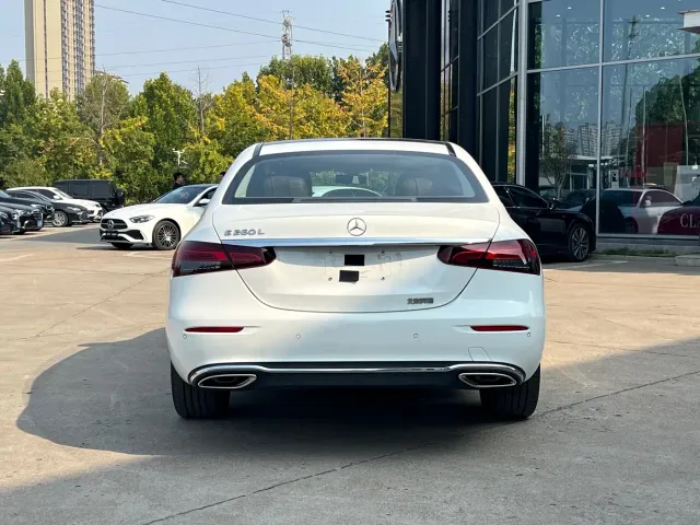 Mercedes-Benz E-Class — Фото автомобиля 6
